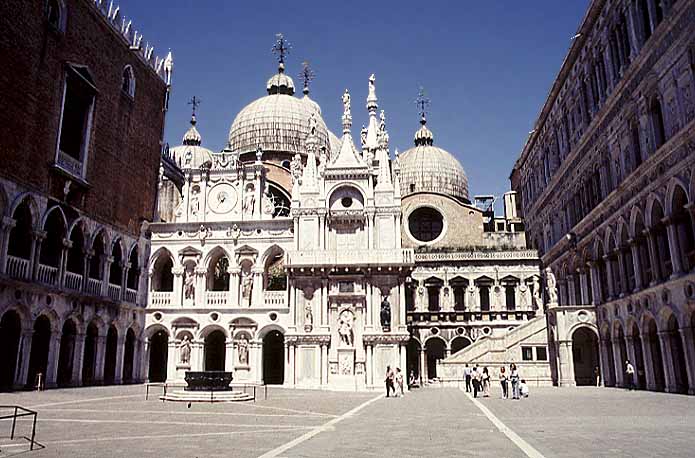 Italy - Venice Photos - Palazzo Ducale - Courtyard